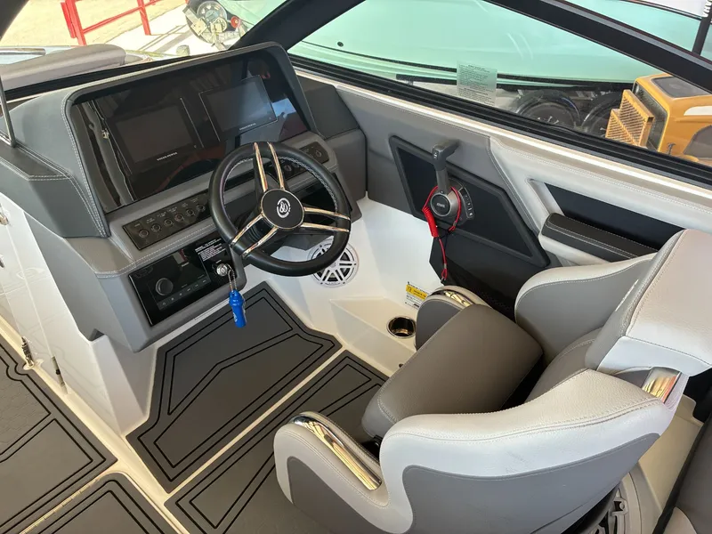 Slide: The Image of Cobalt R4 Surf 2024 - 11