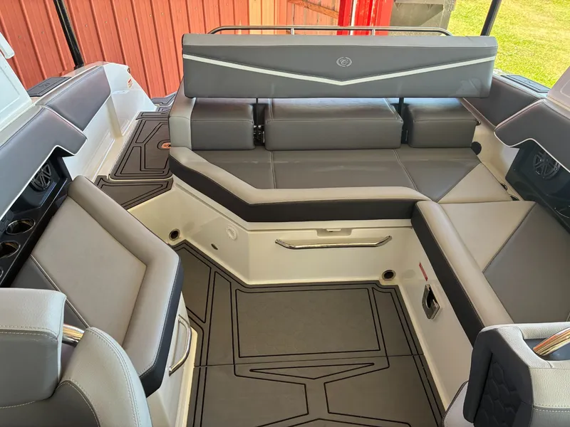 Slide: The Image of Cobalt R4 Surf 2024 - 13