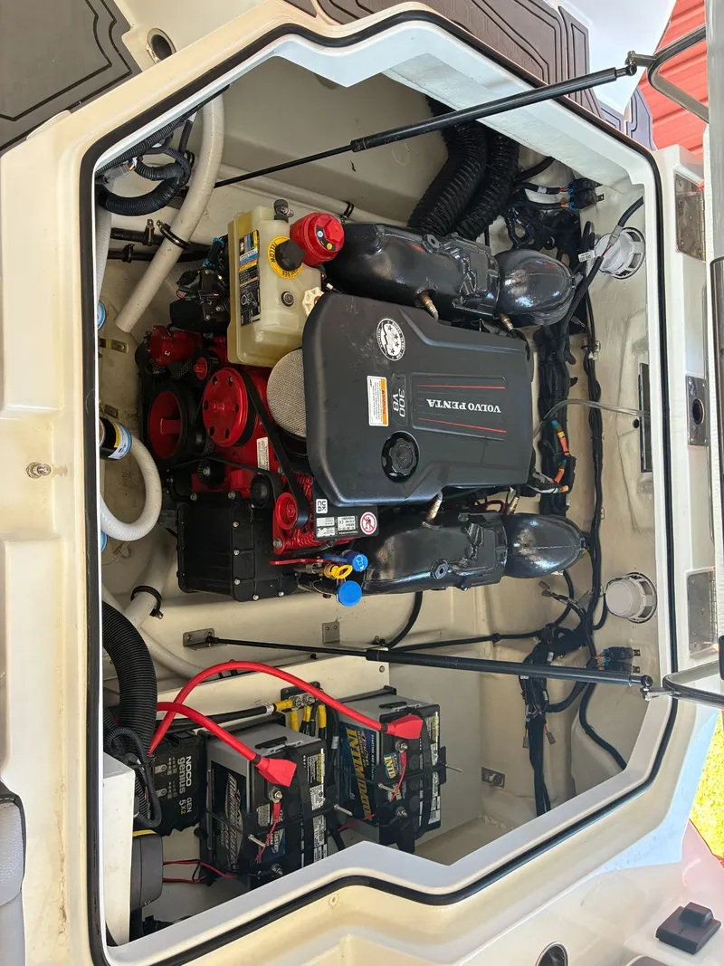 Slide: The Image of Cobalt R4 Surf 2024 - 14