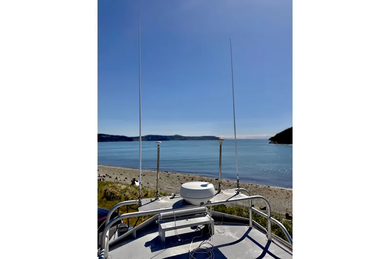Slide: The Image of Rooftop view from 2001 Maxweld Maxcat boat overlooking serene beach and ocean. - 13