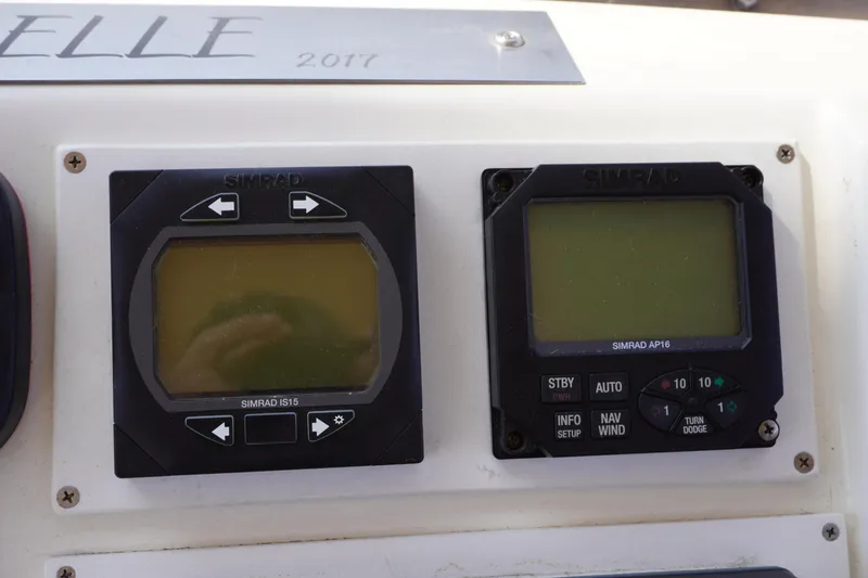 Slide: The Image of Navigation instruments on Symbol 41 Aft Cabin Motor Yacht, year 1996. - 14