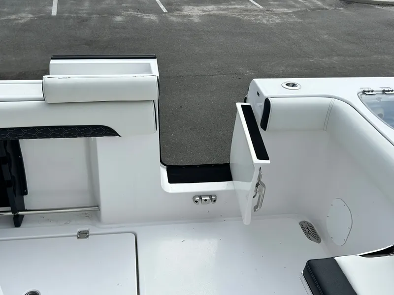 Slide: The Image of Tidewater 320 CC Adventure 2026 - 34