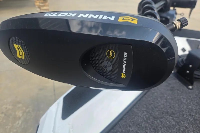 Slide: The Image of Minn Kota motor on 2021 Vexus AVX181 boat, featuring pairing technology. - 5