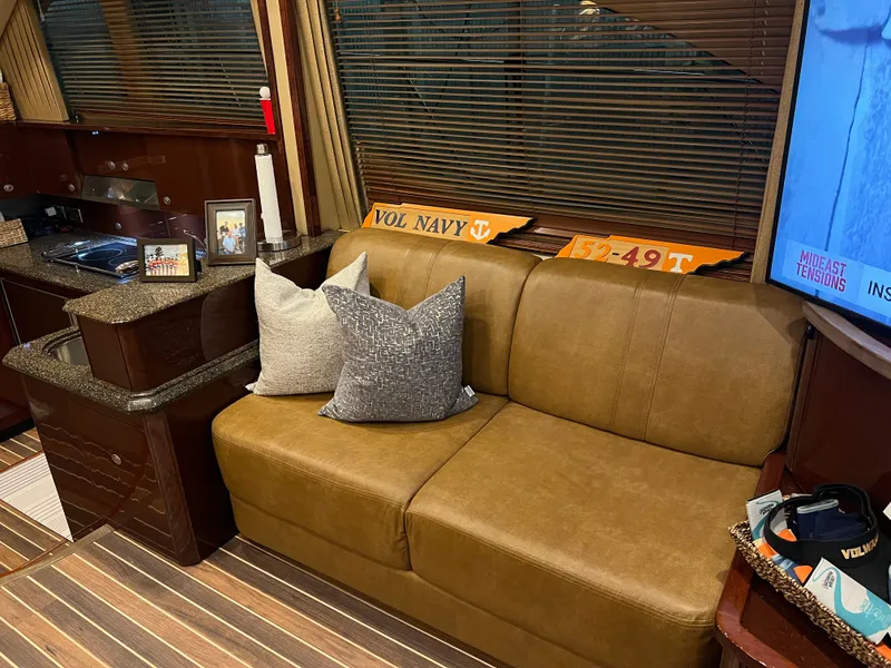Slide: The Image of Interior of a 2007 Sea Ray 52 Sedan Bridge yacht. - 12