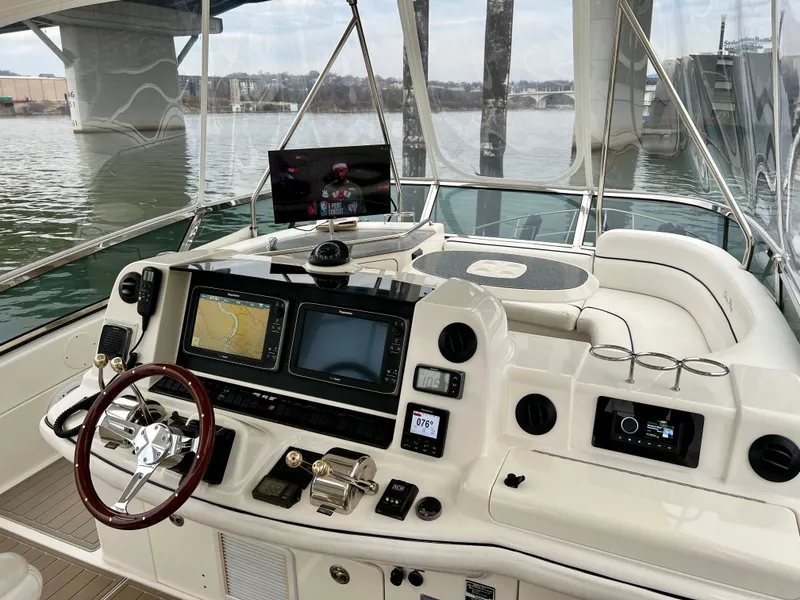 Slide: The Image of Interior view of 2007 Sea Ray 52 Sedan Bridge yacht. - 28