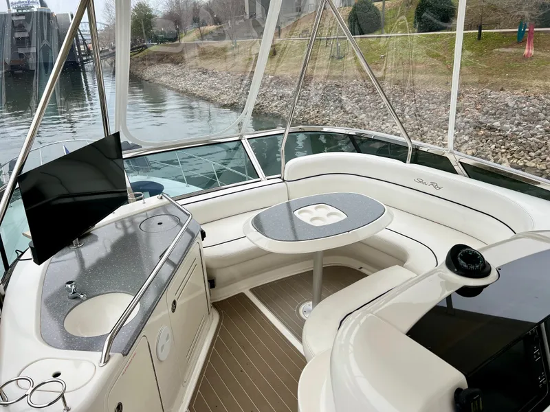 Slide: The Image of Interior of a 2007 Sea Ray 52 Sedan Bridge yacht. - 31