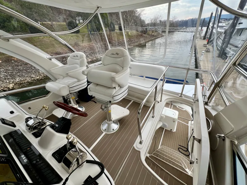Slide: The Image of Interior view of 2007 Sea Ray 52 Sedan Bridge yacht. - 33