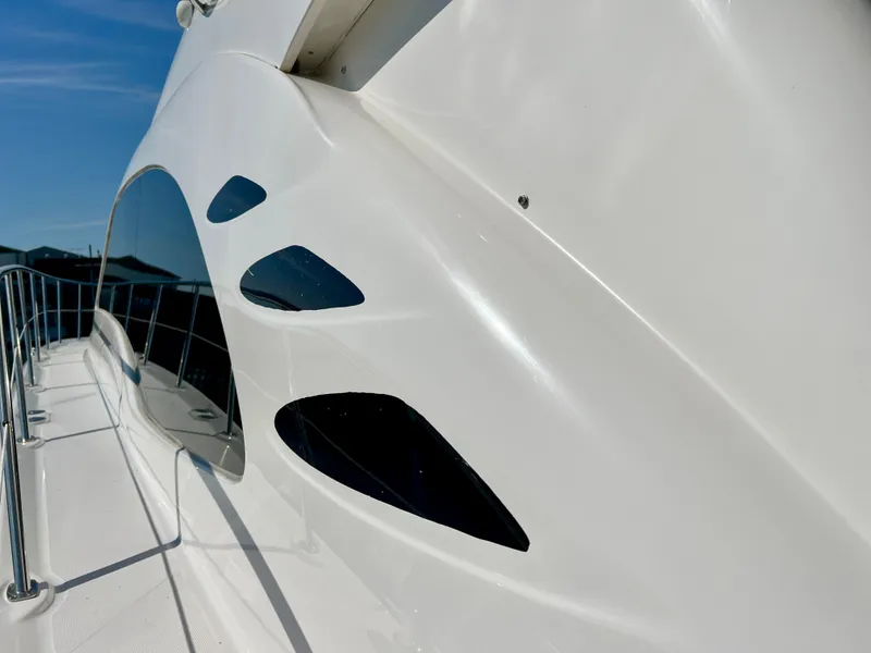 Slide: The Image of Close-up of 2007 Sea Ray 52 Sedan Bridge yacht. - 44