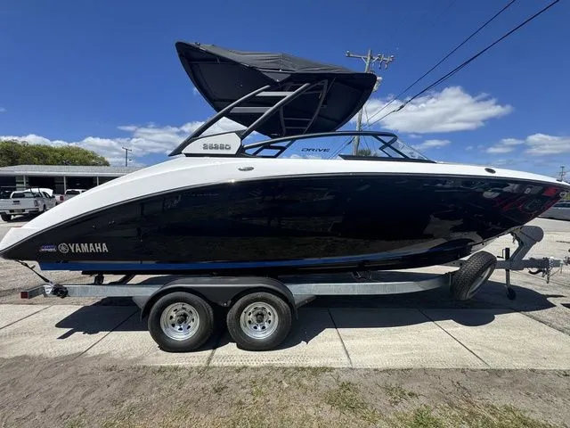 The Image of Yamaha 252SD 2026 - 1