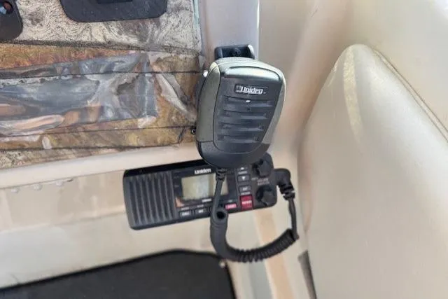 Slide: The Image of 2001 Bayliner 2855 Ciera boat radio and microphone setup. - 17