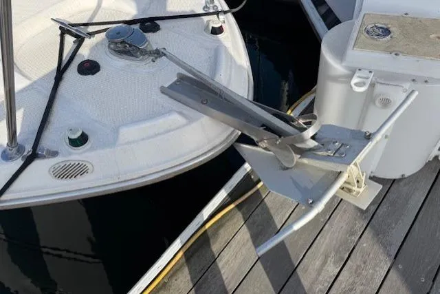 Slide: The Image of 2001 Bayliner 2855 Ciera boat anchor and deck details at dock. - 19
