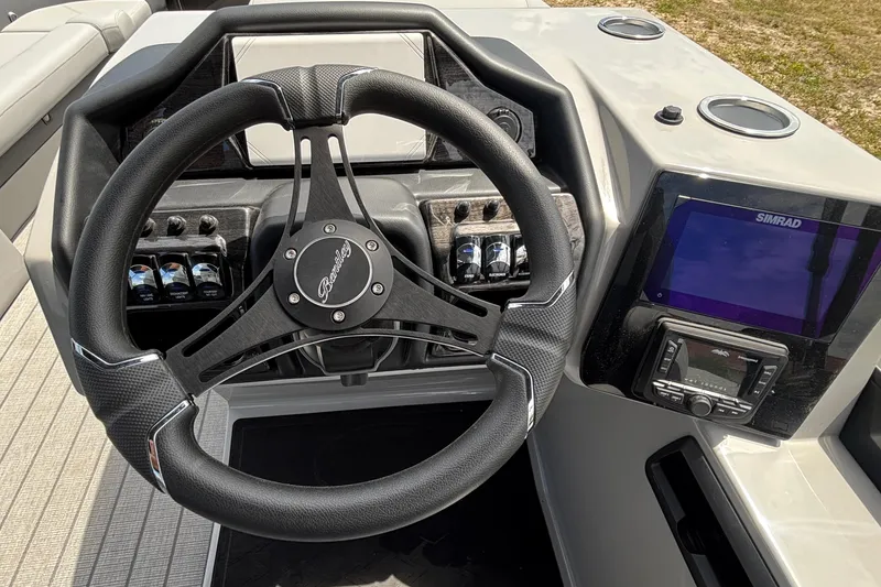 Slide: The Image of Steering wheel of Bentley Pontoons Elite 253 Swingback 2026 with Simrad display. - 11