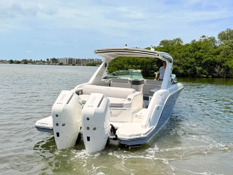 Slide: The Image of Sea Ray SLX 310 Outboard 2026 - 17