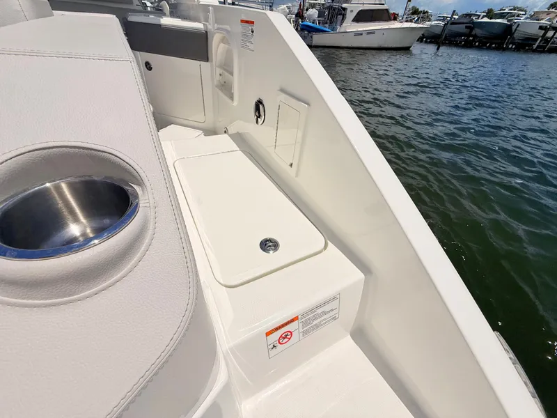 Slide: The Image of Sea Ray SLX 310 Outboard 2026 - 31