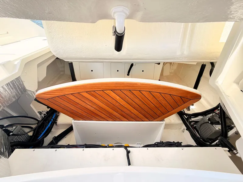 Slide: The Image of Sea Ray SLX 310 Outboard 2026 - 40