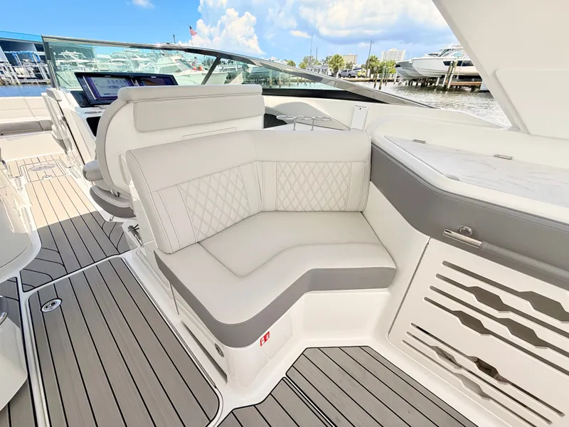 Slide: The Image of Sea Ray SLX 310 Outboard 2026 - 47