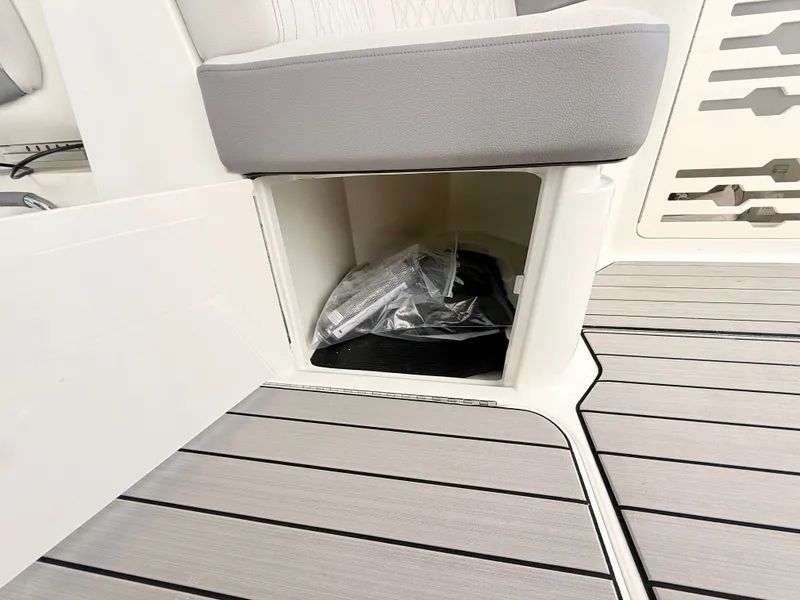 Slide: The Image of Sea Ray SLX 310 Outboard 2026 - 49