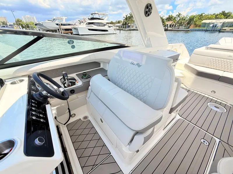 Slide: The Image of Sea Ray SLX 310 Outboard 2026 - 51