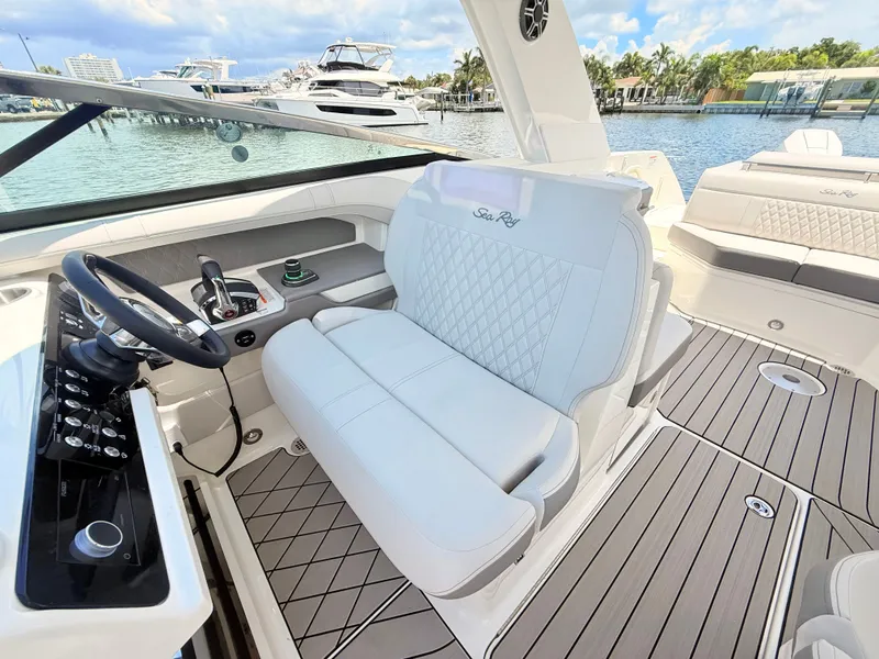 Slide: The Image of Sea Ray SLX 310 Outboard 2026 - 52