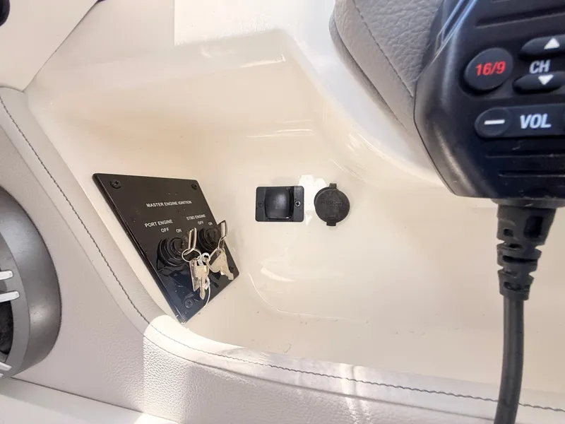 Slide: The Image of Sea Ray SLX 310 Outboard 2026 - 54