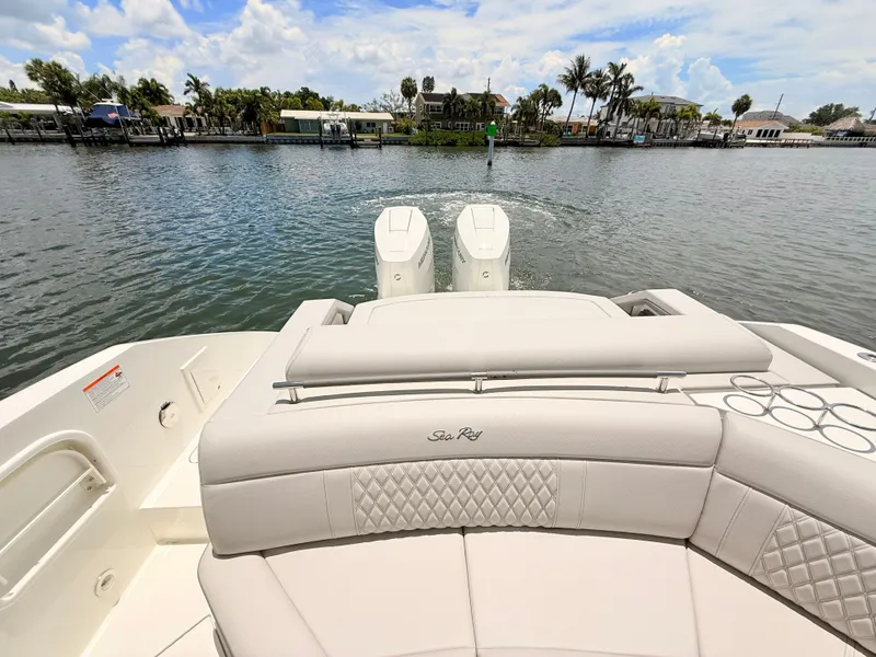 Slide: The Image of Sea Ray SLX 310 Outboard 2026 - 59