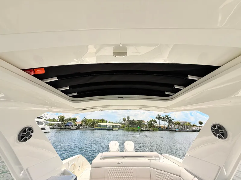 Slide: The Image of Sea Ray SLX 310 Outboard 2026 - 60