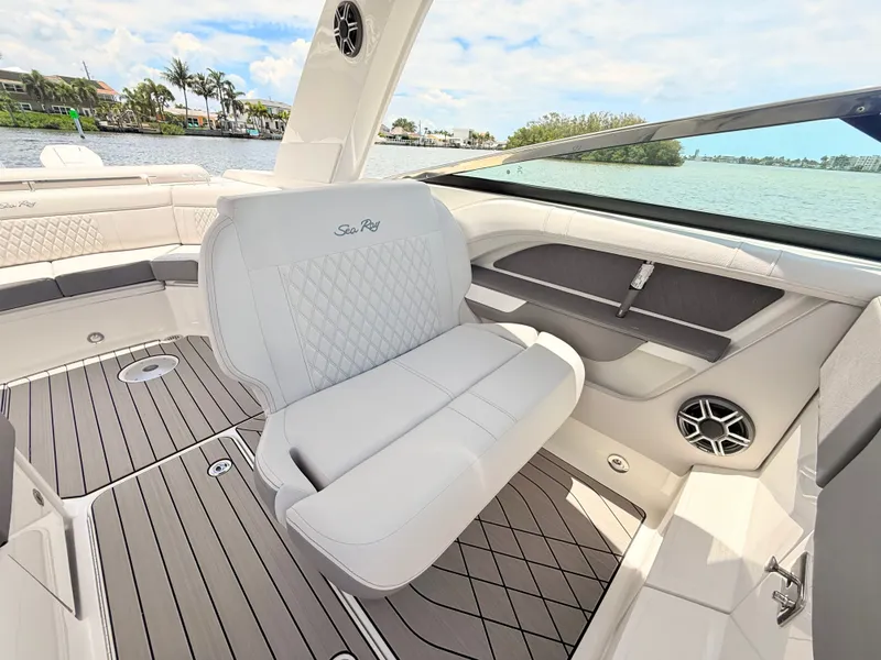 Slide: The Image of Sea Ray SLX 310 Outboard 2026 - 61