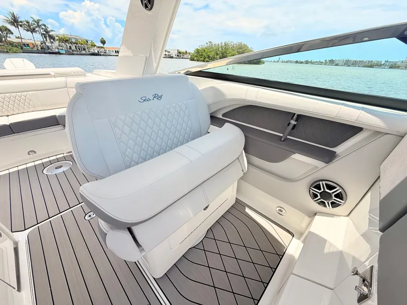 Slide: The Image of Sea Ray SLX 310 Outboard 2026 - 62