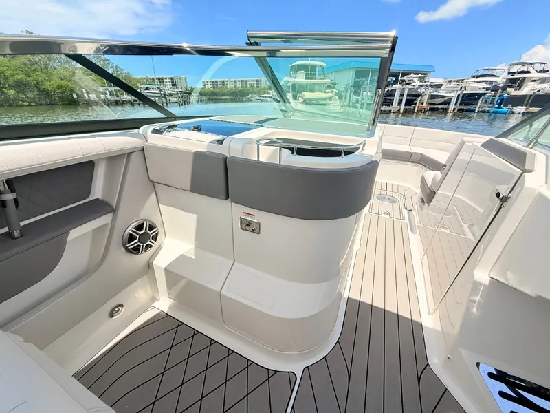 Slide: The Image of Sea Ray SLX 310 Outboard 2026 - 63