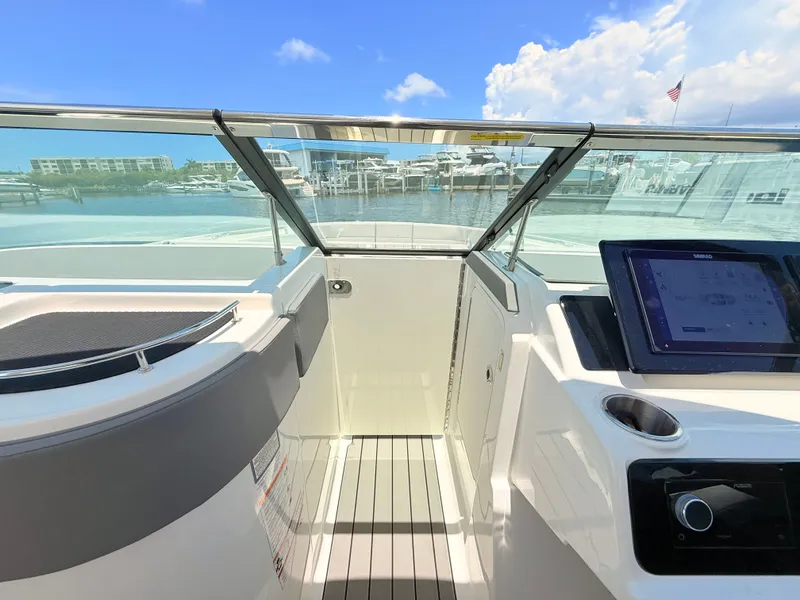 Slide: The Image of Sea Ray SLX 310 Outboard 2026 - 71