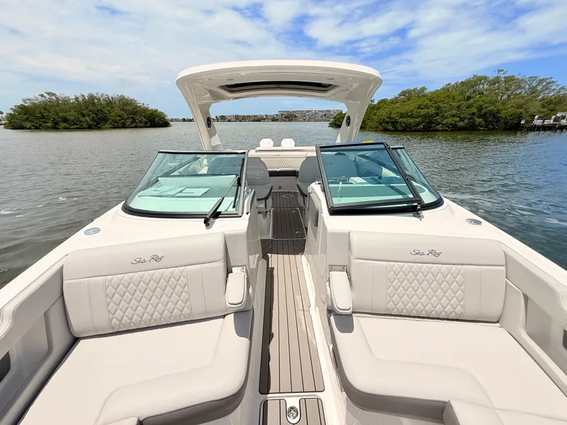 Slide: The Image of Sea Ray SLX 310 Outboard 2026 - 75