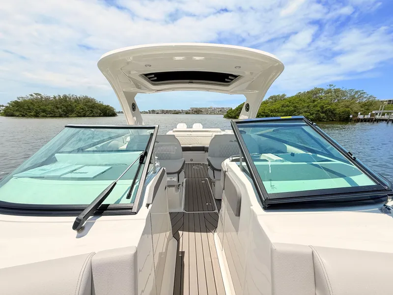 Slide: The Image of Sea Ray SLX 310 Outboard 2026 - 76