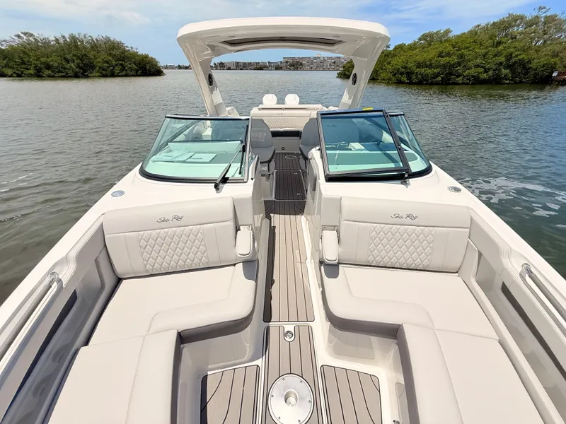 Slide: The Image of Sea Ray SLX 310 Outboard 2026 - 77