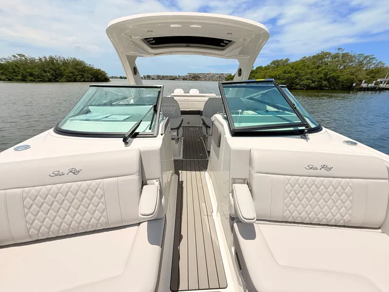 Slide: The Image of Sea Ray SLX 310 Outboard 2026 - 78