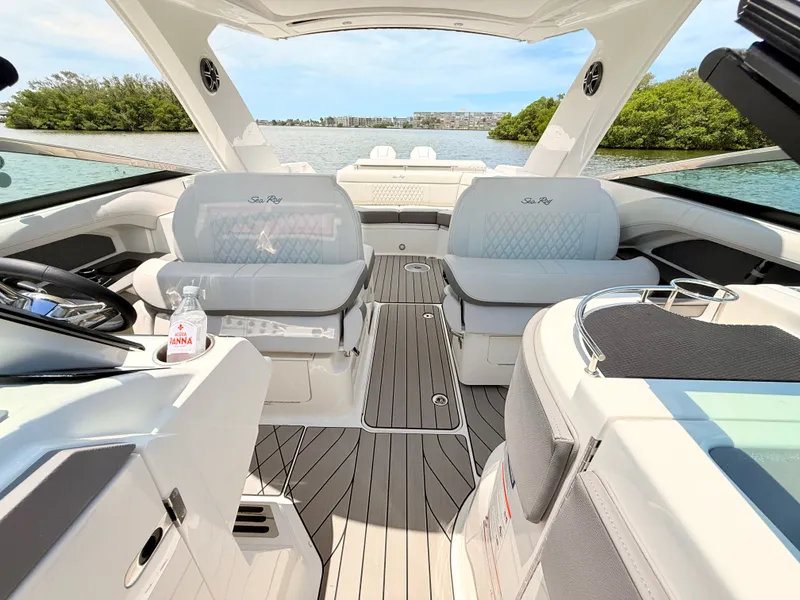 Slide: The Image of Sea Ray SLX 310 Outboard 2026 - 79
