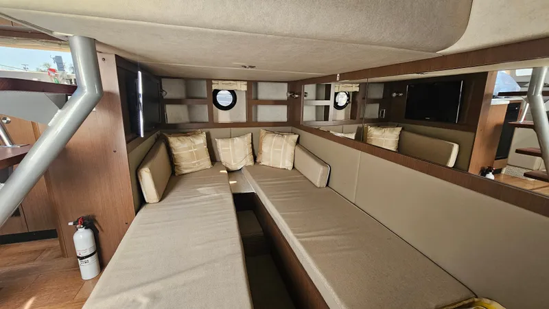 Slide: The Image of Sea Ray Sundancer 350 2013 - 16