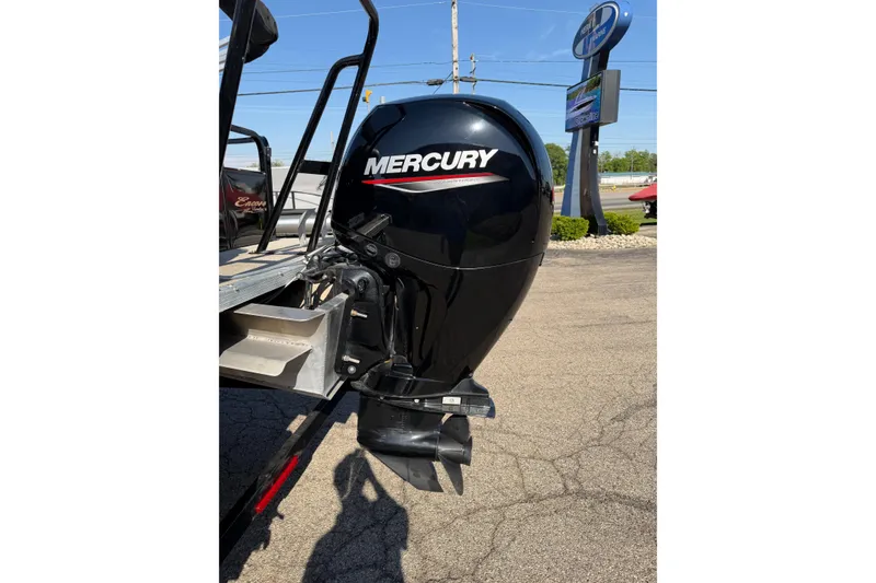 Slide: The Image of Mercury outboard motor on a 2012 Bentley Pontoons 240 CRUISE boat. - 14