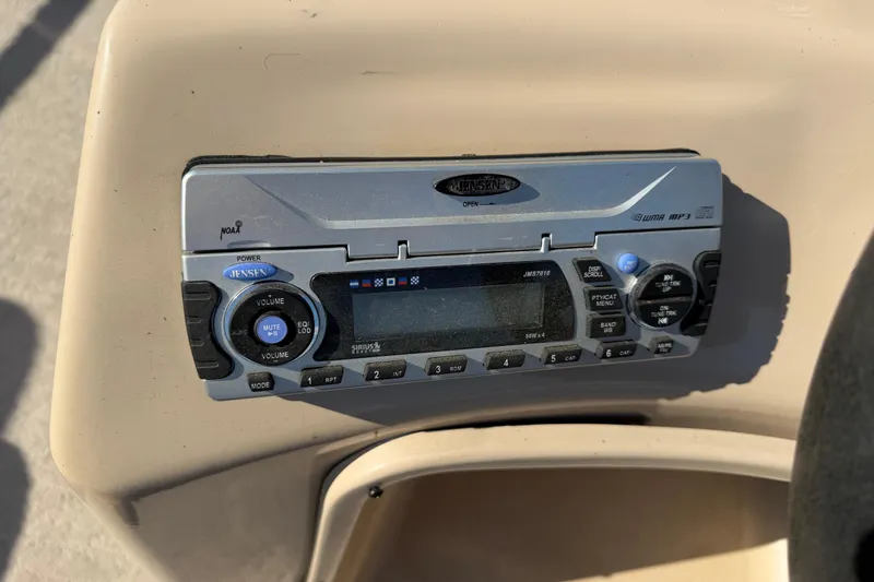 Slide: The Image of Stereo system on Bentley Pontoons 240 CRUISE 2012 boat. - 5