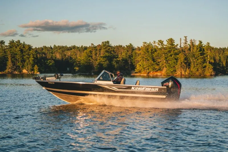 The Image of 2026 KingFisher 2125 Arrow Sport boat cruising on a scenic lake. - 1