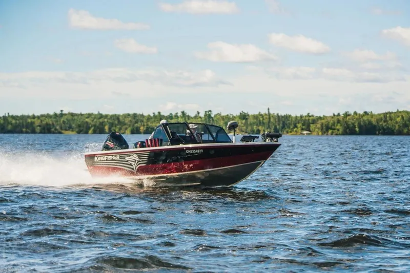 The Image of KingFisher 1925 Arrow Sport boat cruising on a lake, 2026 model. - 1