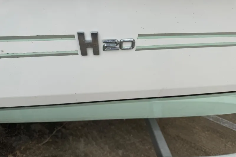 Slide: The Image of 2022 Xpress H20B Bay boat emblem with sleek design accents. - 5