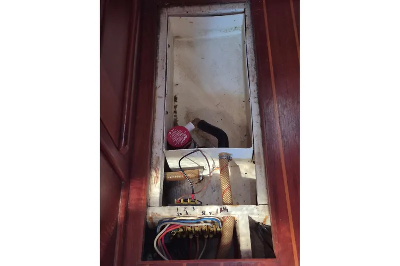 Slide: The Image of 1987 Morgan 384 boat interior wiring and plumbing compartment. - 67