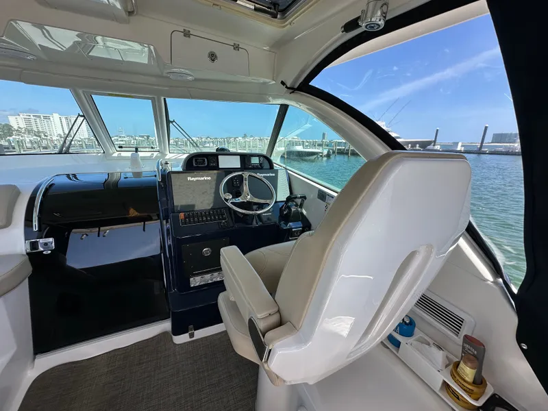 Slide: The Image of Pursuit OS 345 Offshore 2015 - 24