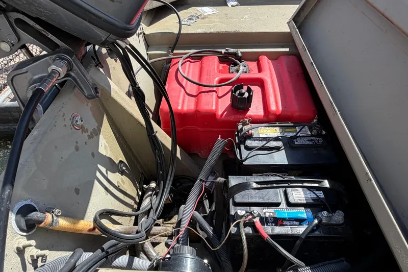 Slide: The Image of 2003 Xpress 1650VJF boat interior showing battery and fuel tank setup. - 10