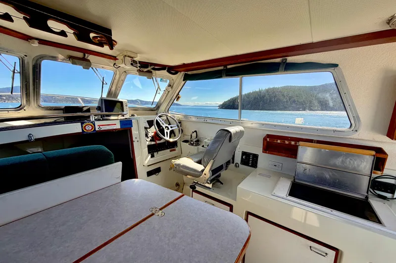 Slide: The Image of Interior of 2001 Skagit Orcas 27XLC boat with scenic ocean view. - 11