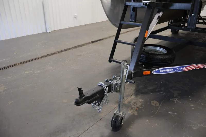 Slide: The Image of Trailer hitch of a 2019 Bentley Pontoons 200 CRUISE in a garage setting. - 36