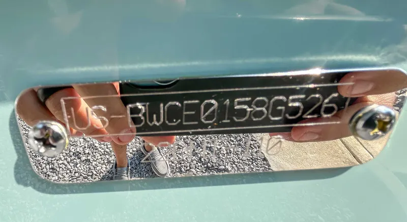 Slide: The Image of Boston Whaler 220 Dauntless 2026 - 20