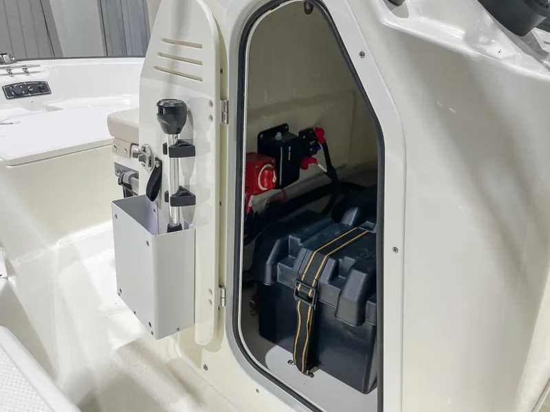Slide: The Image of Boston Whaler 150 Montauk 2026 - 18