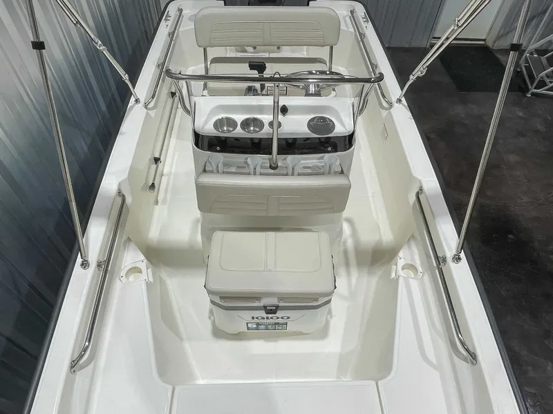 Slide: The Image of Boston Whaler 150 Montauk 2026 - 20