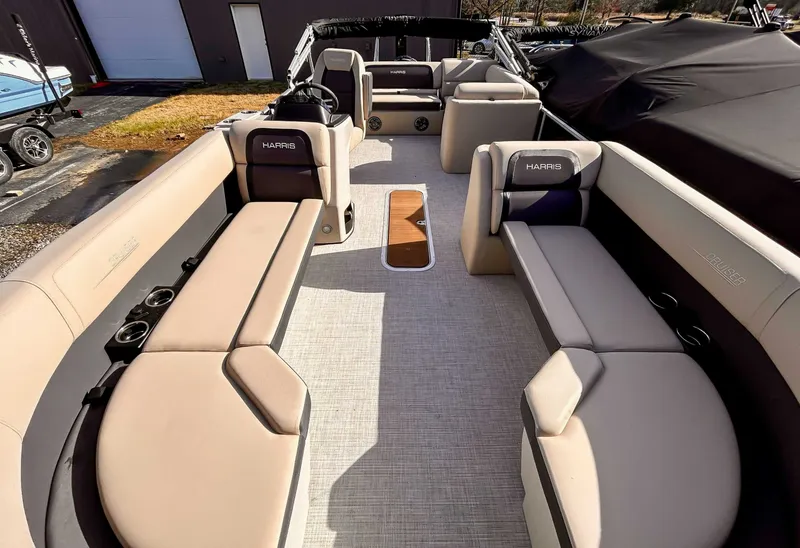 Slide: The Image of Harris Cruiser 230 SL 2025 - 14